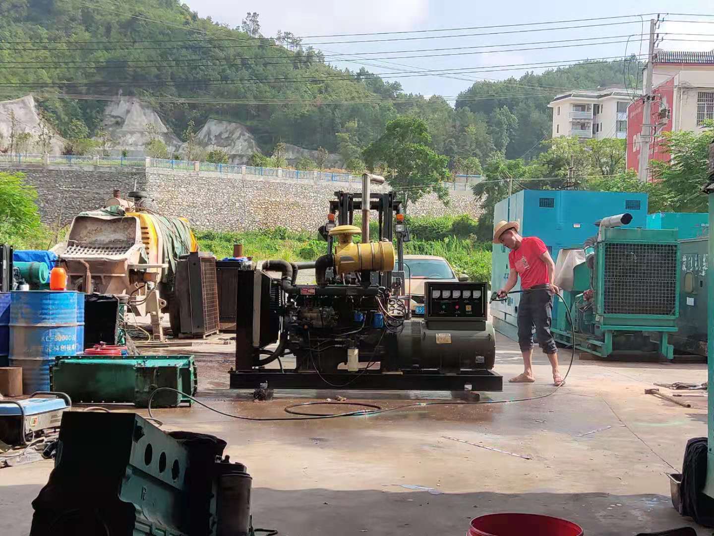在深圳龙华家具厂回收了一台100kw玉柴柴油发电机