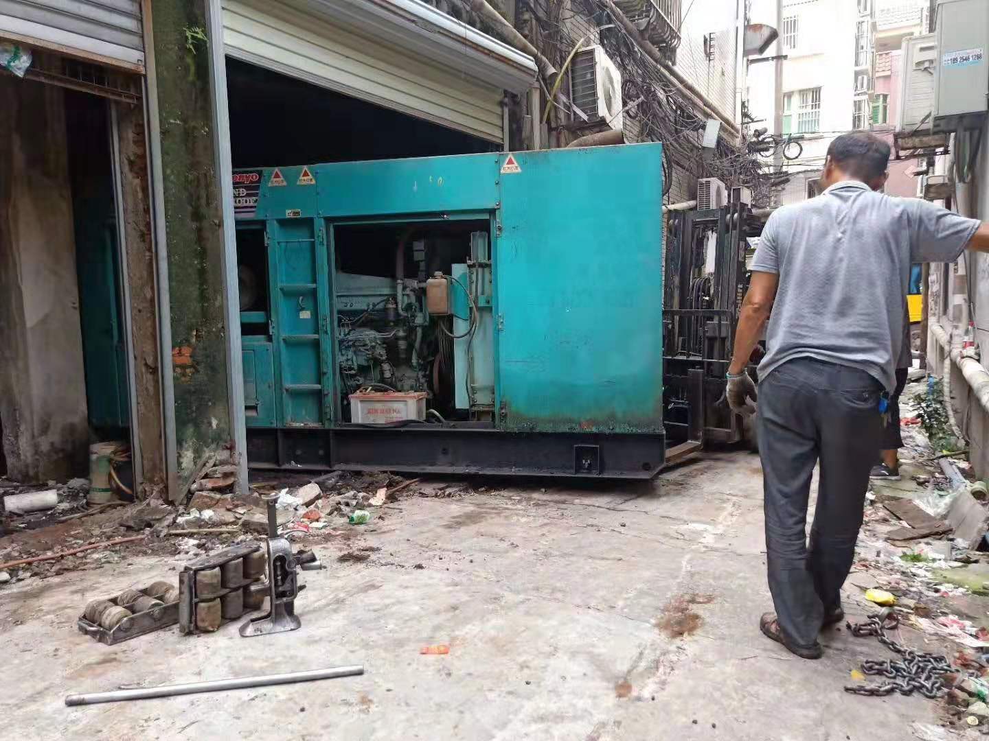 深圳南山区华侨城回收一台300kw柴油发电机组