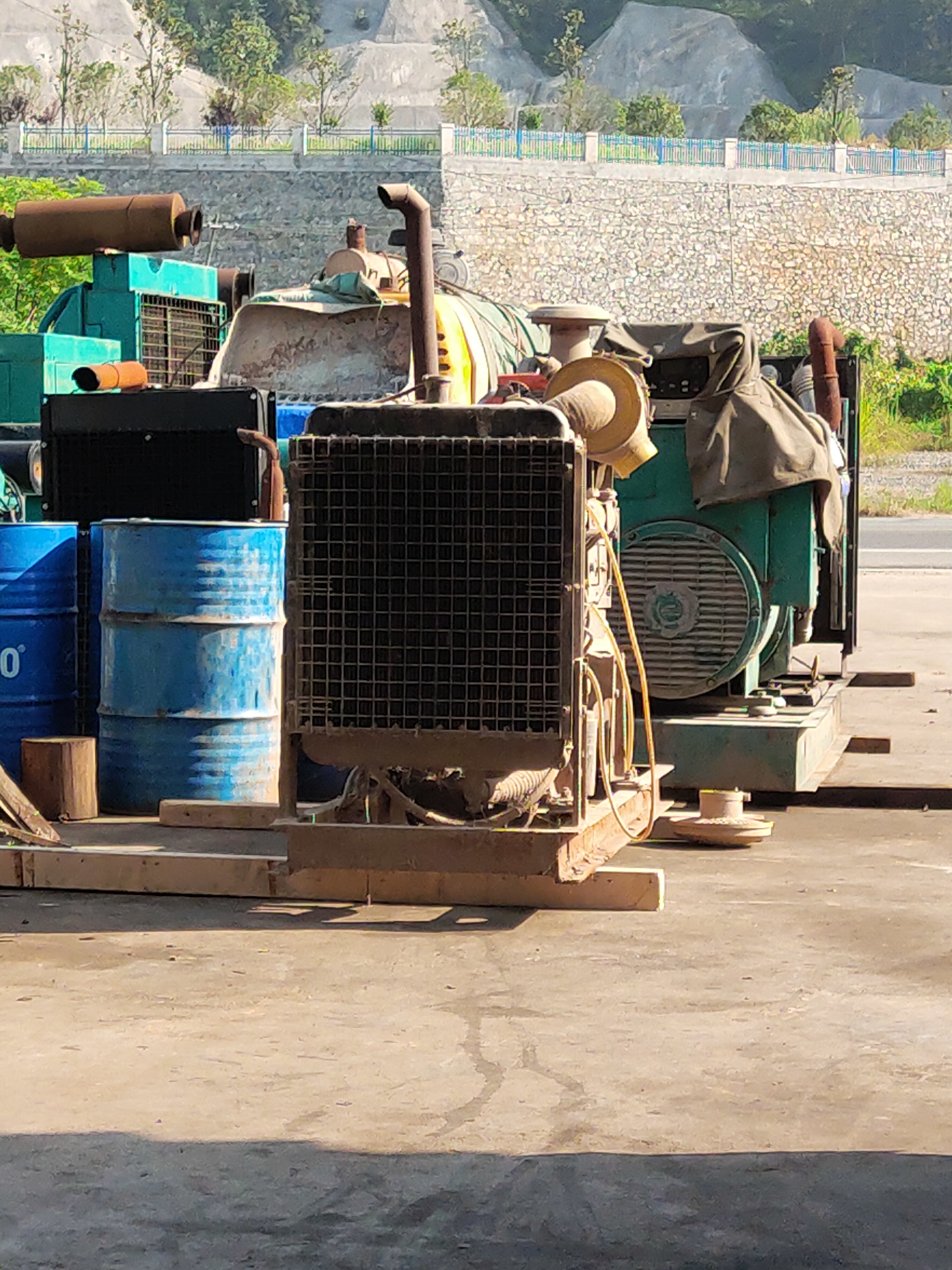 在南康麻峰栋家具厂回收一台100kw潍柴柴油发电机组